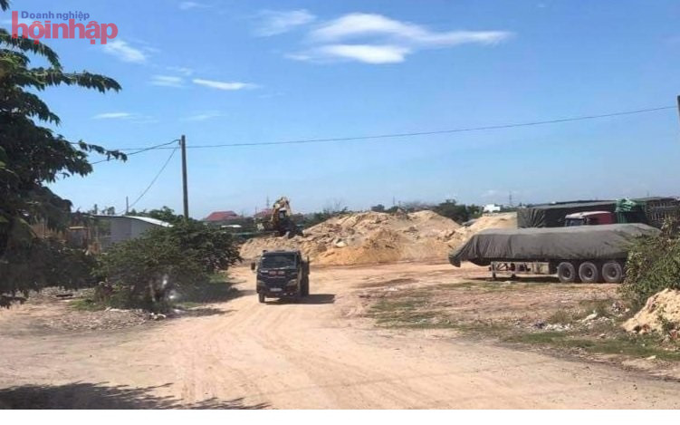 Xe tải nhỏ v&amp;agrave;o mang c&amp;aacute;t ra ngo&amp;agrave;i ti&amp;ecirc;u thụ