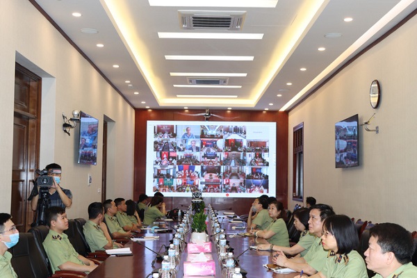 &amp;Ocirc;ng John Paul Pullicino - người đại diện của H&amp;atilde;ng dược Pfizer - khẳng định cho đến nay, kh&amp;ocirc;ng c&amp;oacute; một nguồn vắc-xin tư nh&amp;acirc;n n&amp;agrave;o l&amp;agrave; hợp ph&amp;aacute;p
