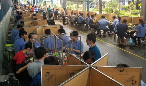 C&amp;ocirc;ng nh&amp;acirc;n bị c&amp;aacute;ch ly tại C&amp;ocirc;ng ty CP Thiết bị Nh&amp;agrave; bếp Vina- KCN T&amp;acirc;n B&amp;igrave;nh