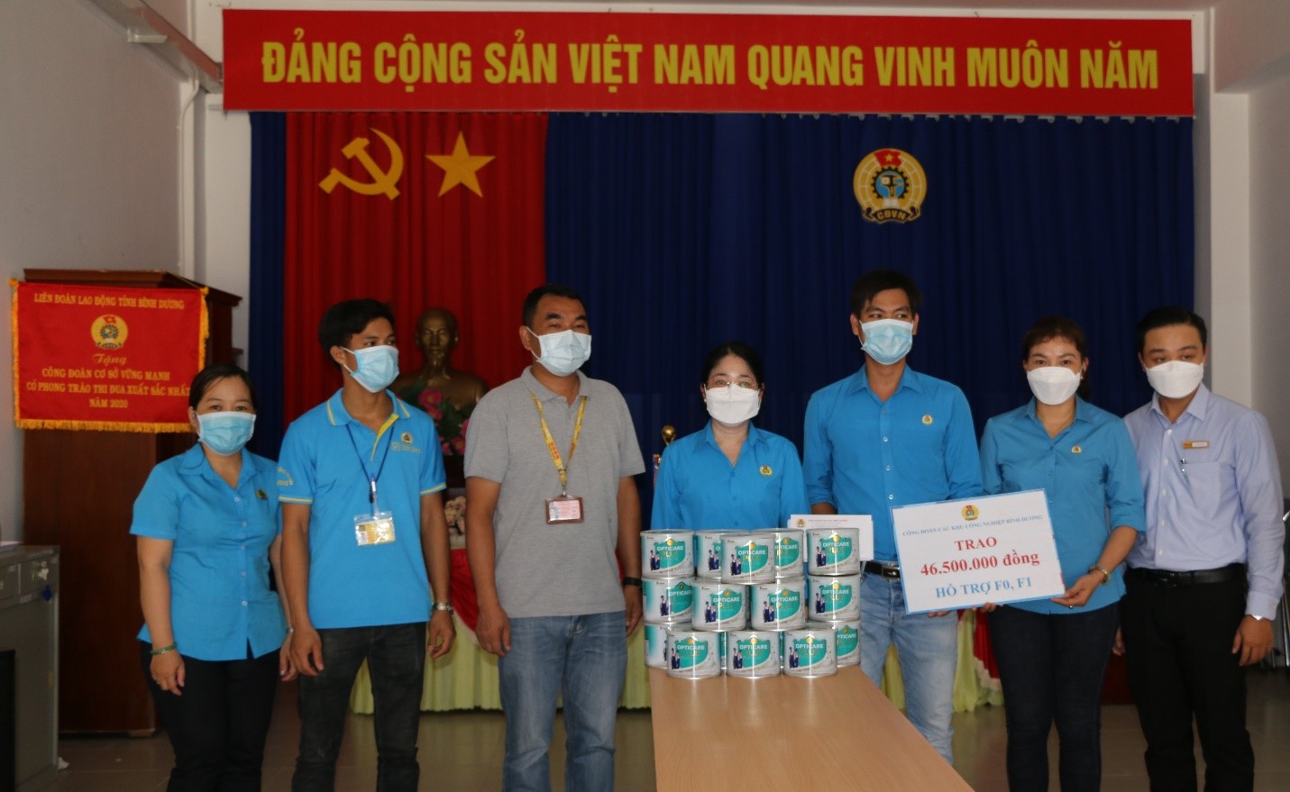 C&amp;aacute;c phần qu&amp;agrave; được gửi cho c&amp;ocirc;ng nh&amp;acirc;n C&amp;ocirc;ng ty TNHH Fuku Việt Nam tại khu c&amp;aacute;ch ly tập trung