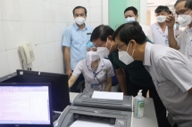 Thứ trưởng Bộ Y tế đánh giá cao công tác phòng chống dịch Covid-19 của Bệnh viện Đa khoa TP. Vinh