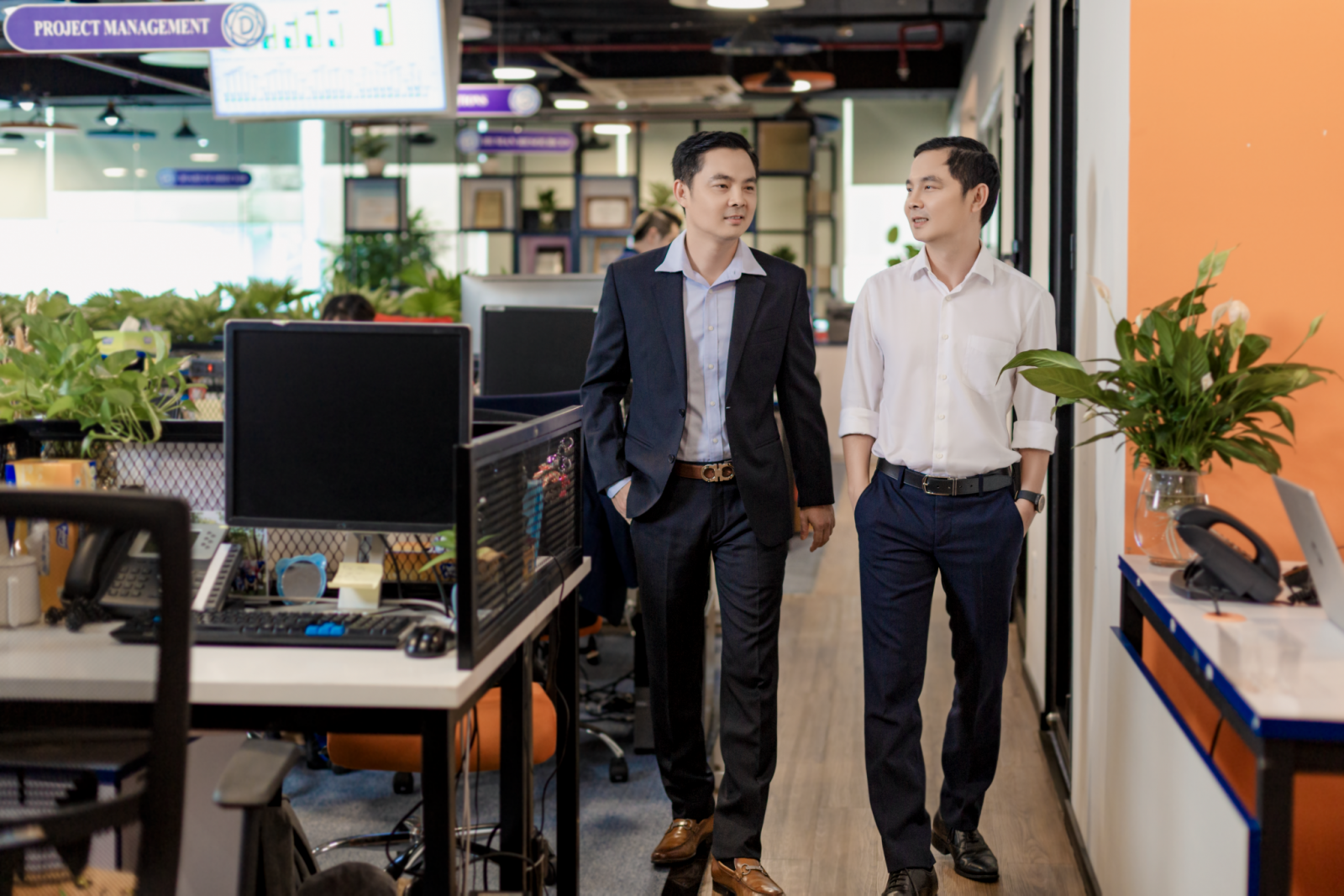 Hai nh&amp;agrave; s&amp;aacute;ng lập MFast