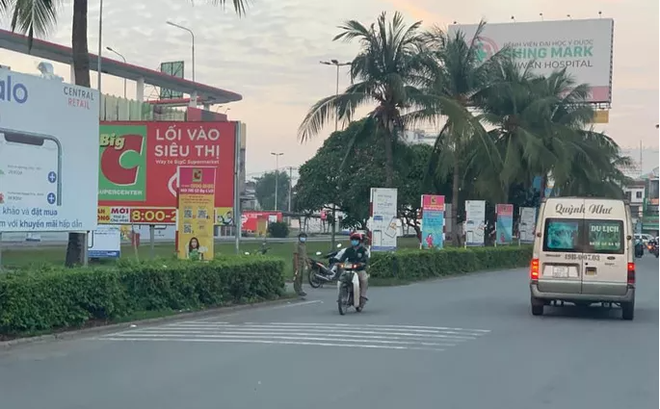 Lối v&amp;agrave;o si&amp;ecirc;u thị Big C bị phong tỏa