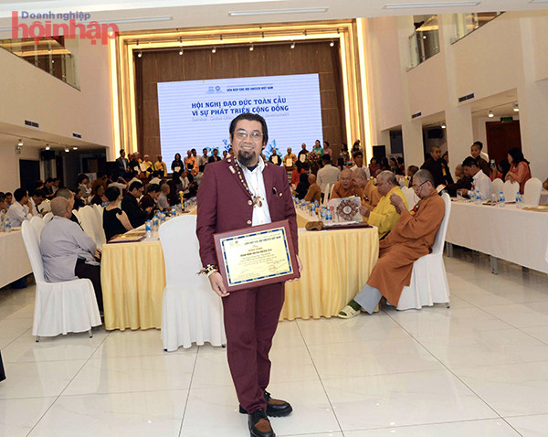 Doanh nh&amp;acirc;n Nguyễn Ho&amp;agrave;ng Sang vinh dự nhận Bằng khen Doanh nh&amp;acirc;n Văn h&amp;oacute;a to&amp;agrave;n cầu do UNESCO trao tặng.