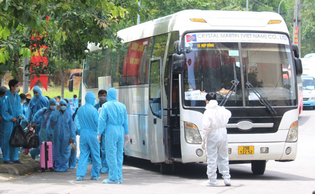 Đ&amp;uacute;ng 10h 30 ph&amp;uacute;t đo&amp;agrave;n xe chở c&amp;ocirc;ng nh&amp;acirc;n từ Bắc Giang d&amp;atilde; về đến Ph&amp;uacute; Thọ