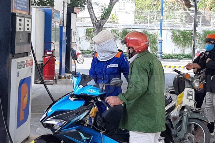 H&amp;ocirc;m nay 23-6, Gi&amp;aacute; xăng dầu l&amp;ugrave;i nhẹ do th&amp;ocirc;ng tin tăng sản lượng