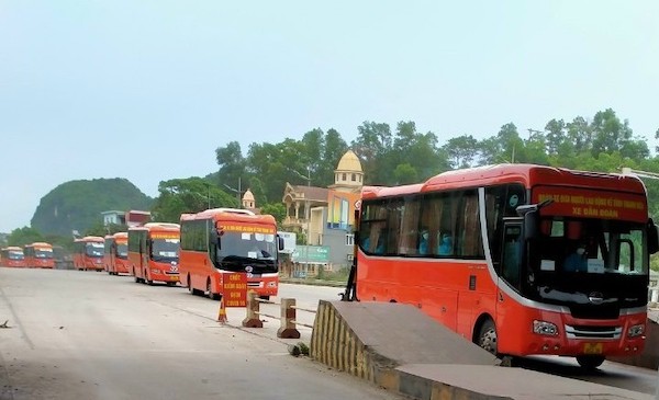 Đo&amp;agrave;n xe đ&amp;oacute;n c&amp;ocirc;ng nh&amp;acirc;n từ tỉnh Bắc Giang về đến địa phận tỉnh Thanh Ho&amp;aacute;