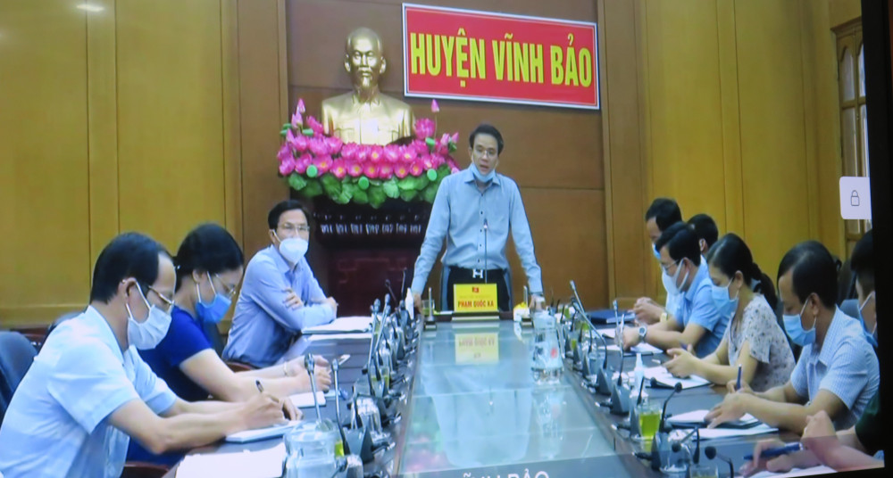 Đống ch&amp;iacute; Phạm Quốc Ka B&amp;iacute; thư huyện ủy bảo c&amp;aacute;o tại điểm cầu huyện Vĩnh Bảo