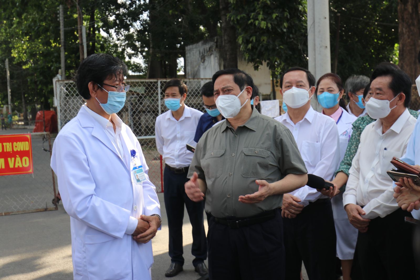 Thủ tướng Ch&amp;iacute;nh phủ Phạm Minh Ch&amp;iacute;nh y&amp;ecirc;u cầu c&amp;aacute;c điểm điều trị bệnh, c&amp;aacute;c khu c&amp;aacute;ch ly, phong toả phải tạo điều kiện tốt nhất cho người d&amp;acirc;n
