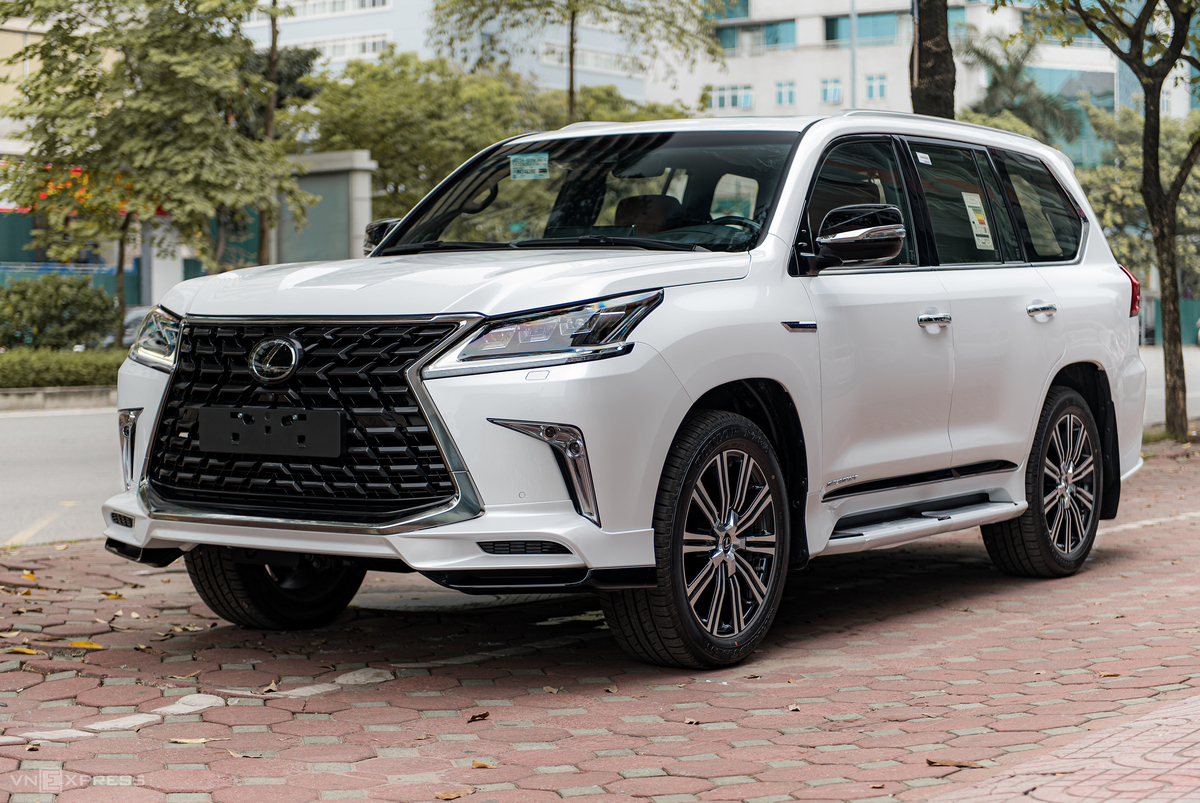 Lexus LX 570 phi&amp;ecirc;n bản MBS hiện tại c&amp;oacute; gi&amp;aacute; tr&amp;ecirc;n 10 tỷ đồng