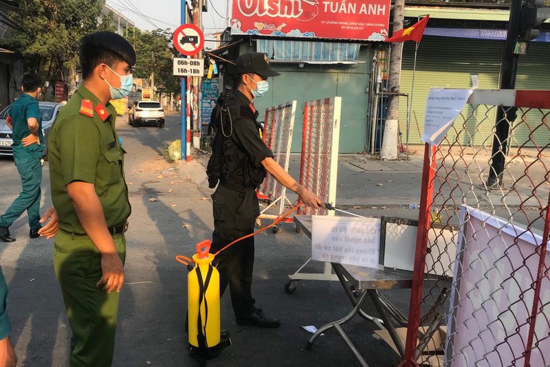 Lực lượng đo&amp;agrave;n vi&amp;ecirc;n C&amp;ocirc;ng an tỉnh tham gia nhiệm vụ chống dịch tại c&amp;aacute;c địa phương. Ảnh: CACC