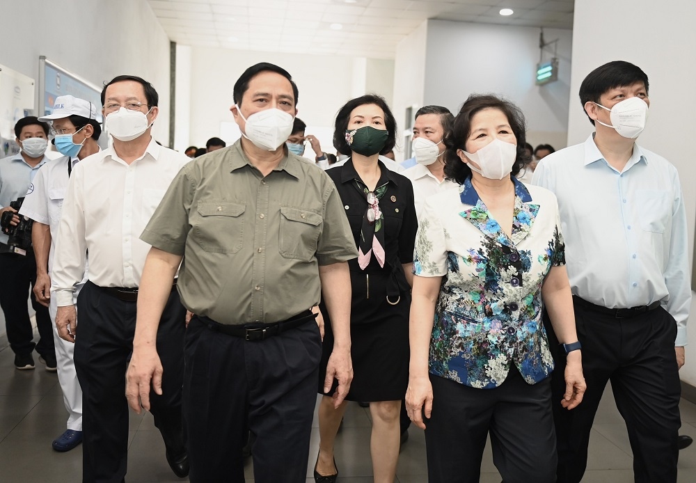 Thủ tướng Ch&amp;iacute;nh phủ Phạm Minh Ch&amp;iacute;nh c&amp;ugrave;ng nhiều Bộ trưởng v&amp;agrave; c&amp;aacute;c th&amp;agrave;nh vi&amp;ecirc;n Ch&amp;iacute;nh phủ đến thăm v&amp;agrave; l&amp;agrave;m việc tại Nh&amp;agrave; m&amp;aacute;y sữa Việt Nam của Vinamilk