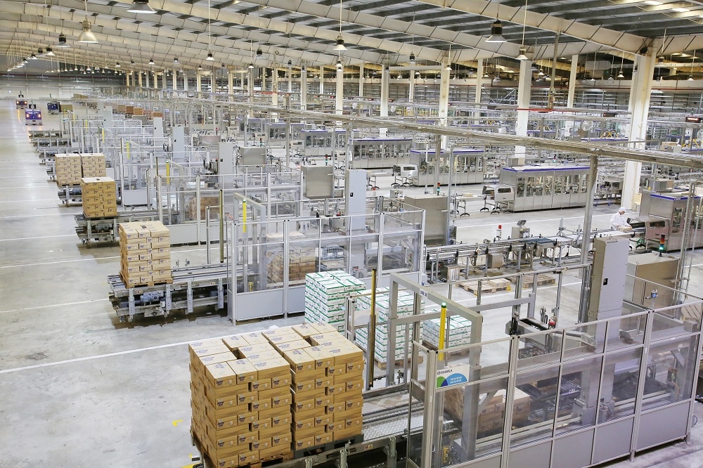Nh&amp;agrave; m&amp;aacute;y sữa Việt Nam ứng dụng c&amp;ocirc;ng nghệ 4.0, c&amp;oacute; c&amp;ocirc;ng suất lớn, hiện sản xuất hơn 800 triệu l&amp;iacute;t sữa/năm