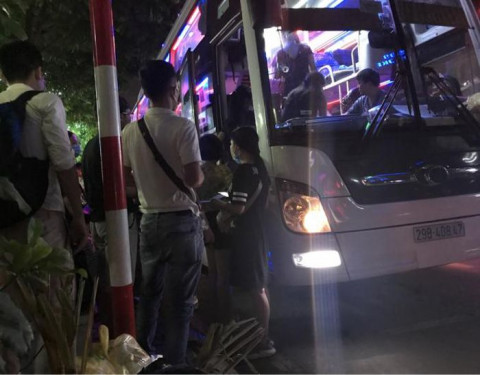 Hà Tĩnh kiểm soát cửa ngõ, khẩn tìm người đi trên 2 xe khách