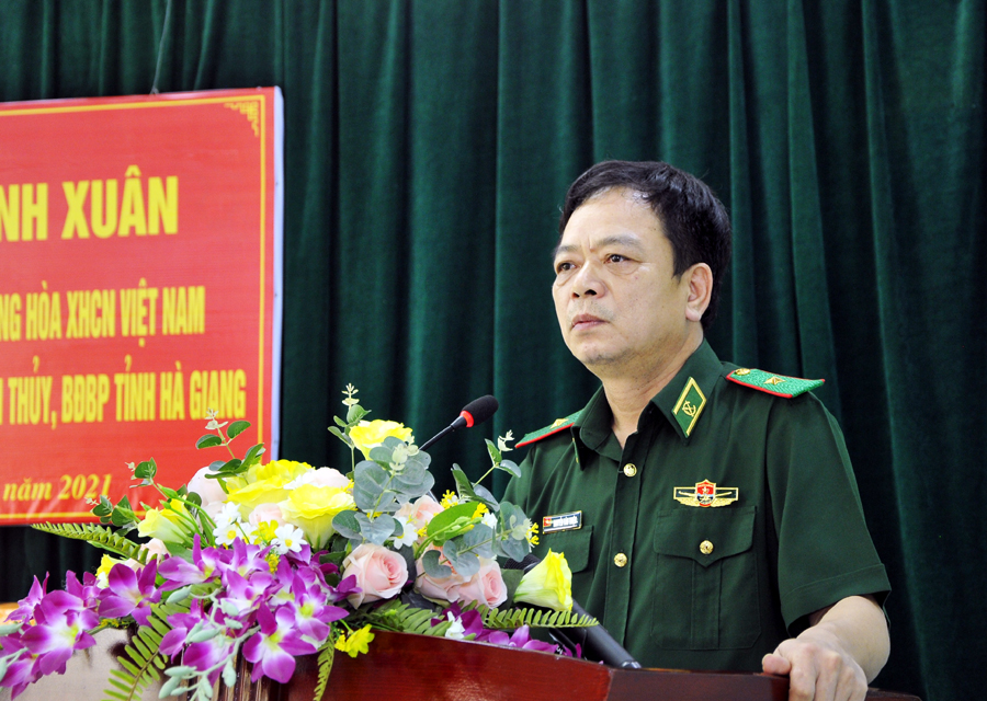 Thiếu tướng Nguyễn Văn Thiện ph&amp;aacute;t biểu chia sẻ với Bộ đội Bi&amp;ecirc;n ph&amp;ograve;ng H&amp;agrave; Giang