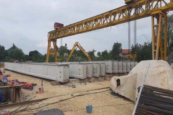 Sản xuất b&amp;ecirc; t&amp;ocirc;ng cấu kiện phục vụ c&amp;ocirc;ng tr&amp;igrave;nh cao tốc Bắc-Nam tại H&amp;agrave; Trung