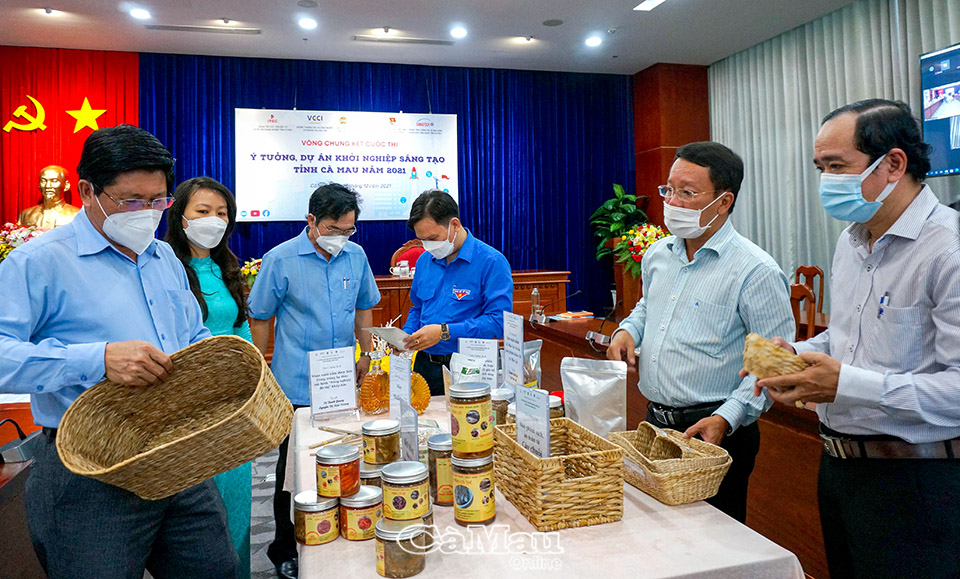 Cuộc thi &amp;ldquo;&amp;Yacute; tưởng, dự &amp;aacute;n khởi nghiệp s&amp;aacute;ng tạo tỉnh C&amp;agrave; Mau năm 2021&amp;rdquo; do iPEC phối hợp với VCCI Chi nh&amp;aacute;nh Cần Thơ, Mạng lưới khởi nghiệp ĐBSCL, Hội LHPN tỉnh, Tỉnh đo&amp;agrave;n, Hội N&amp;ocirc;ng d&amp;acirc;n c&amp;ugrave;ng với Trung t&amp;acirc;m Th&amp;ocirc;ng tin v&amp;agrave; Ứng dụng khoa học c&amp;ocirc;ng nghệ tỉnh tổ chức đ&amp;atilde; thu h&amp;uacute;t gần 70 &amp;yacute; tưởng, dự &amp;aacute;n tham gia đến từ c&amp;aacute;c tỉnh, th&amp;agrave;nh khu vực ĐBSCL. Ảnh: BĂNG THANH