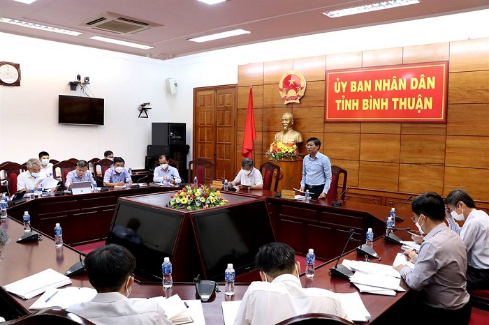 Chủ tịch UBND tỉnh chủ tr&amp;igrave; cuộc họp (Ảnh: TT D&amp;acirc;n).