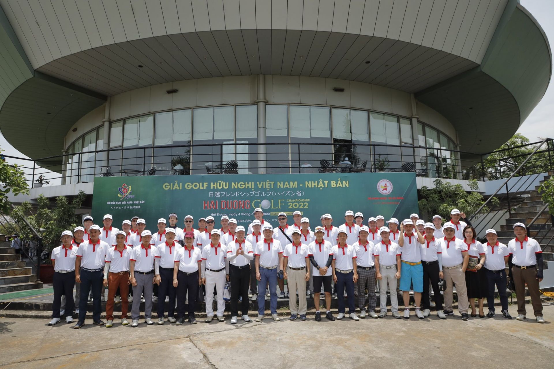 C&amp;aacute;c Golfer l&amp;agrave; Doanh nh&amp;acirc;n 2 nước Việt Nam v&amp;agrave; Nhật Bản chụp ảnh lưu niệm