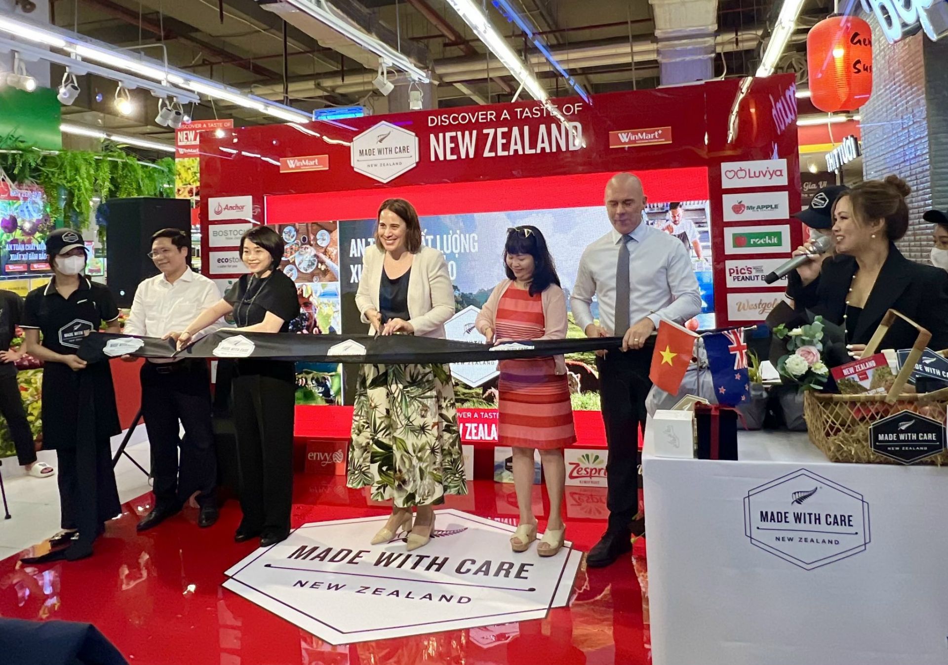 Lễ cắt băng ra mắt Made With Care 2022 tại hệ thống WinMart