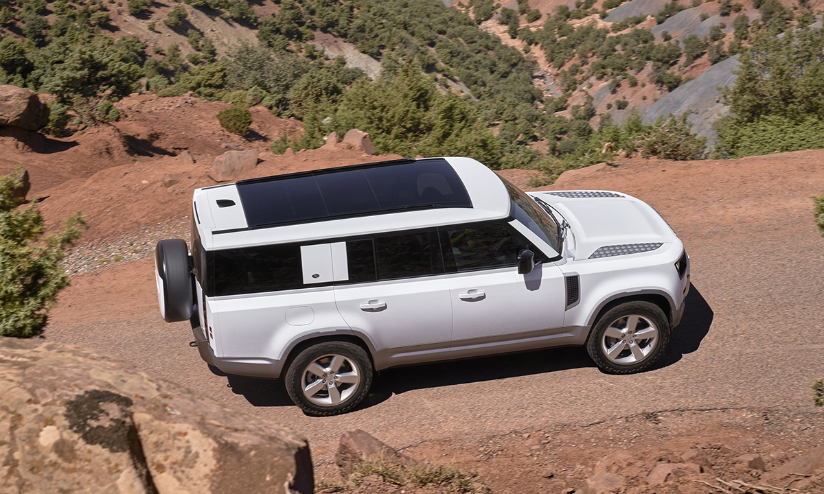 Defender 130 đều trang bị hệ dẫn động bốn b&amp;aacute;nh to&amp;agrave;n thời gian iAWD