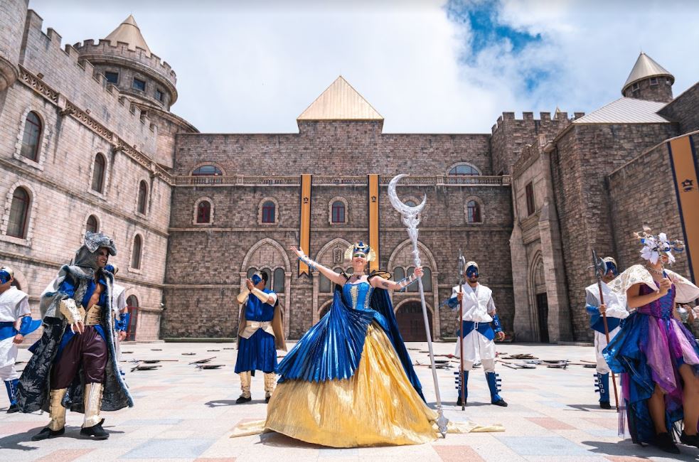 Show diễn Trận chiến ở Vương quốc &amp;Aacute;nh trăng