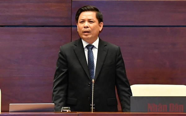 Bộ trưởng Giao thông vận tải Nguyễn Văn Thể trả lời chất vấn của đại biểu Quốc hội sáng 9/6 (Ảnh: THỦY NGUYÊN) Bộ trưởng Giao thông vận tải Nguyễn Văn Thể trả lời chất vấn của đại biểu Quốc hội sáng 9/6 (Ảnh: THỦY NGUYÊN)
