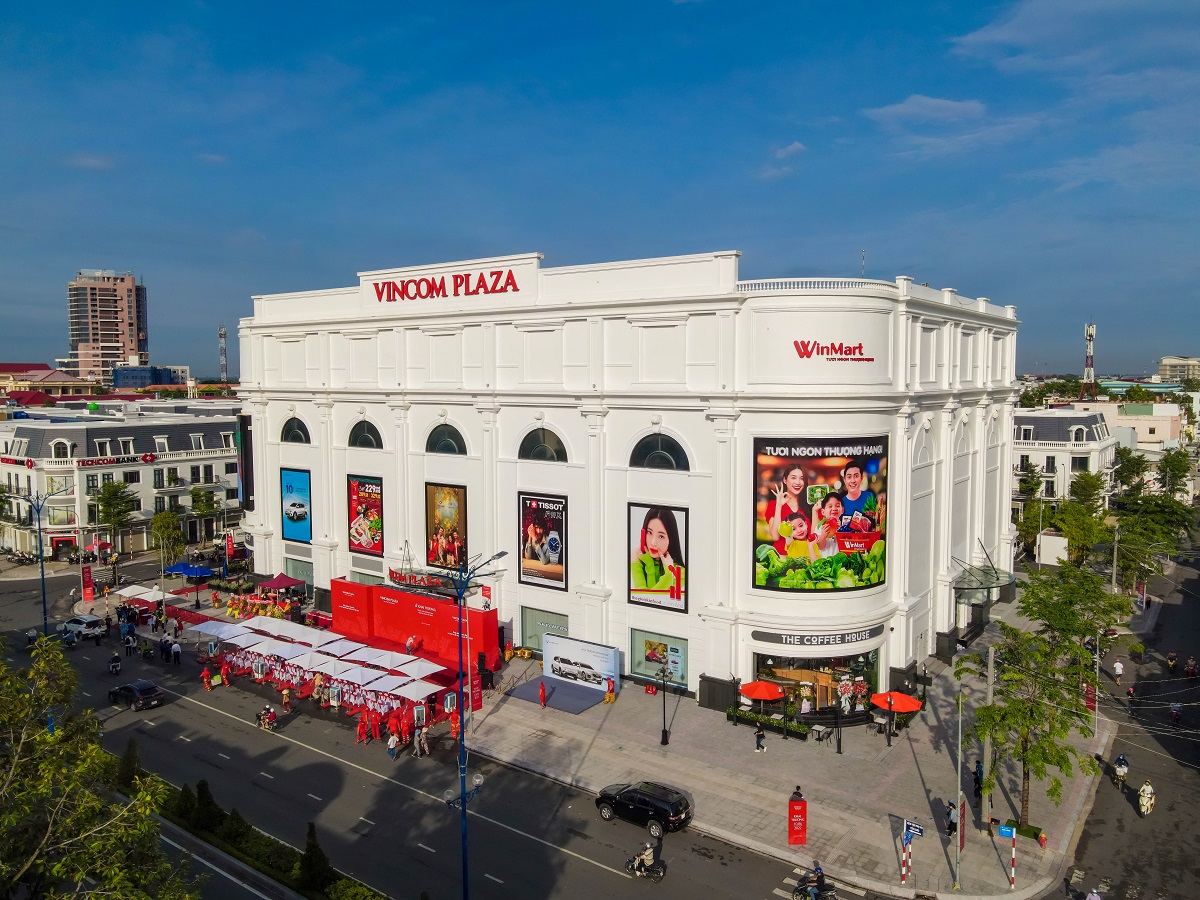 Vincom Plaza Mỹ Tho v&amp;agrave; Vincom Plaza Trần Huỳnh đều c&amp;oacute; kiến tr&amp;uacute;c hiện đại, quy tụ h&amp;agrave;ng loạt thương hiệu uy t&amp;iacute;n trong nước v&amp;agrave; quốc tế