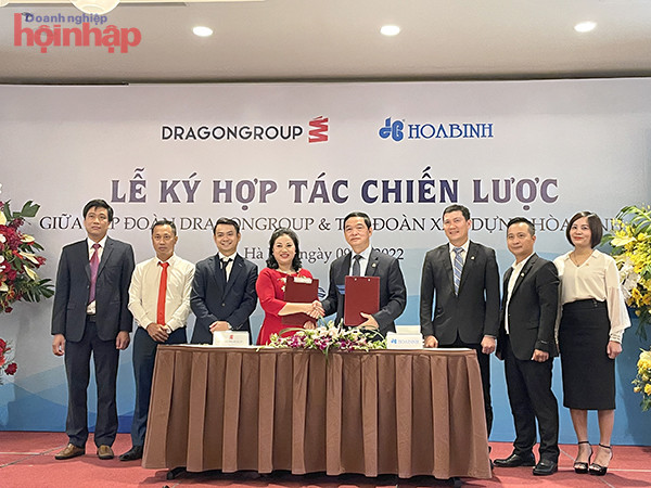 Chủ tịch HĐQT Tập đo&amp;agrave;n X&amp;acirc;y dựng H&amp;ograve;a B&amp;igrave;nh v&amp;agrave; Chủ tịch HĐQT Tập đo&amp;agrave;n DragonGroup k&amp;yacute; kết hợp t&amp;aacute;c chiến lược