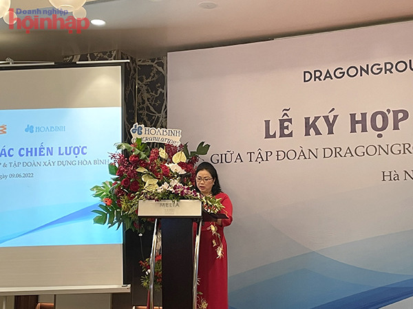 B&amp;agrave; Vũ Thị Th&amp;agrave;, Chủ tịch HĐQT Tập đo&amp;agrave;n DragonGroup ph&amp;aacute;t biểu tại sự kiện