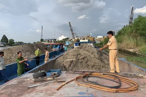 Hai s&amp;agrave; lan vận chuyển c&amp;aacute;t kh&amp;ocirc;ng r&amp;otilde; nguồn gốc