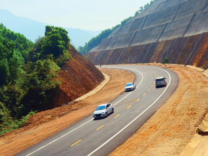 Cao tốc Bắc - Nam đang thiếu h&amp;agrave;ng chục triệu m&amp;eacute;t khối c&amp;aacute;t