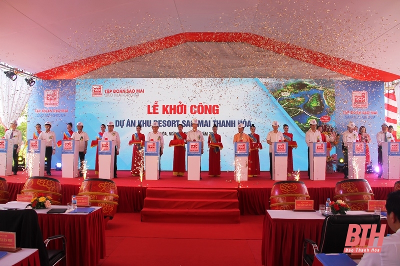 C&amp;aacute;c đại biểu thực hiện nghi thức khởi c&amp;ocirc;ng dự &amp;aacute;n.