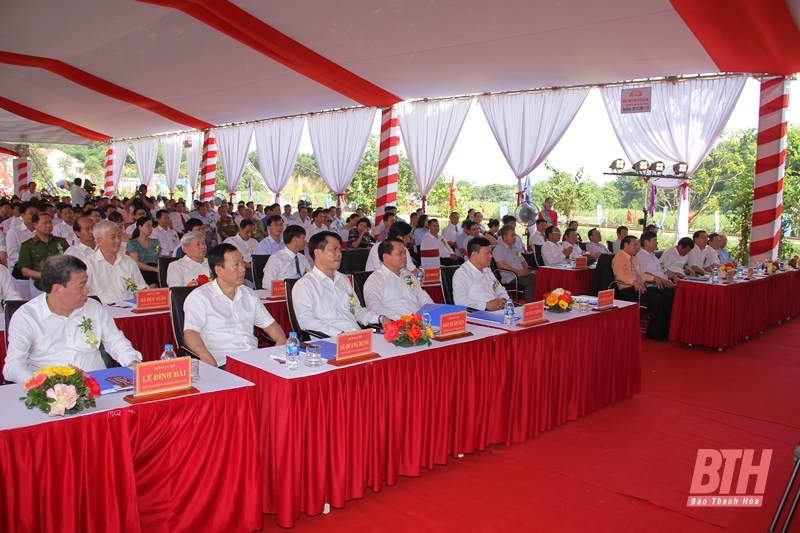 C&amp;aacute;c đại biểu tham dự lễ khởi c&amp;ocirc;ng dự &amp;aacute;n Resort Sao Mai Thanh H&amp;oacute;a.