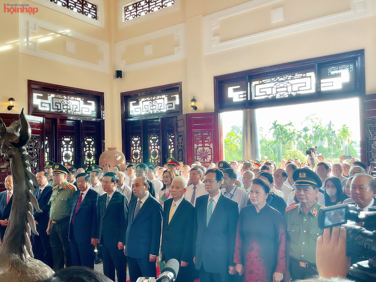 Đoàn lãnh đạo, nguyên lãnh đạo Đảng, Nhà nước viếng khu tưởng niệm cố Chủ tịch Hội đồng Bộ trưởng Phạm Hùng - (Ảnh: Phạm.Giang) Đoàn lãnh đạo, nguyên lãnh đạo Đảng, Nhà nước viếng khu tưởng niệm cố Chủ tịch Hội đồng Bộ trưởng Phạm Hùng - (Ảnh: Phạm.Giang)