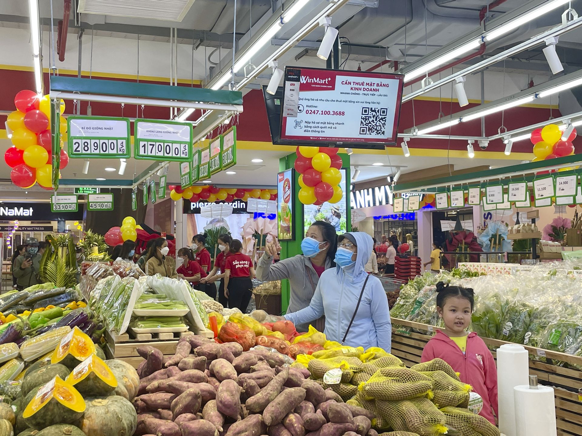 Kh&amp;aacute;ch h&amp;agrave;ng mua sắm tại WinMart Trần Huỳnh (Bạc Li&amp;ecirc;u) ng&amp;agrave;y khai trương