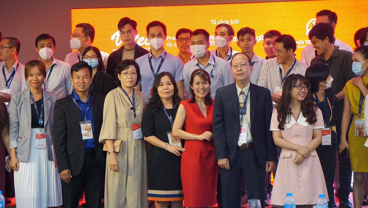 C&amp;aacute;c đồng nghiệp v&amp;agrave; đại biểu tại hội thảo khoa học &amp;ldquo;Giải ph&amp;aacute;p hiệu quả cho nghi&amp;ecirc;n cứu tế b&amp;agrave;o gốc vạn năng cảm ứng&amp;rdquo; do Hội Tế b&amp;agrave;o gốc TP.HCM phối hợp với c&amp;aacute;c đơn vị li&amp;ecirc;n quan tổ chức tại TP.HCM h&amp;ocirc;m 22.4.2022.