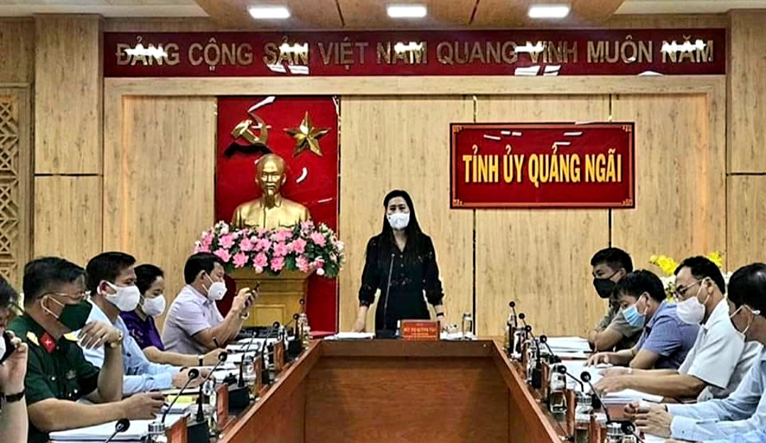 Ban chỉ đạo Tỉnh ủy về ph&amp;ograve;ng, chống tham nhũng, ti&amp;ecirc;u cực gồm 15 th&amp;agrave;nh vi&amp;ecirc;n: Đồng ch&amp;iacute;; B&amp;ugrave;i Thị Quỳnh V&amp;acirc;n - B&amp;iacute; thư Tỉnh ủy Quảng Ng&amp;atilde;i l&amp;agrave;m Trưởng Ban Chỉ đạo.