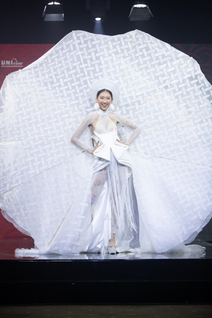 Bộ trang phục d&amp;acirc;n tộc