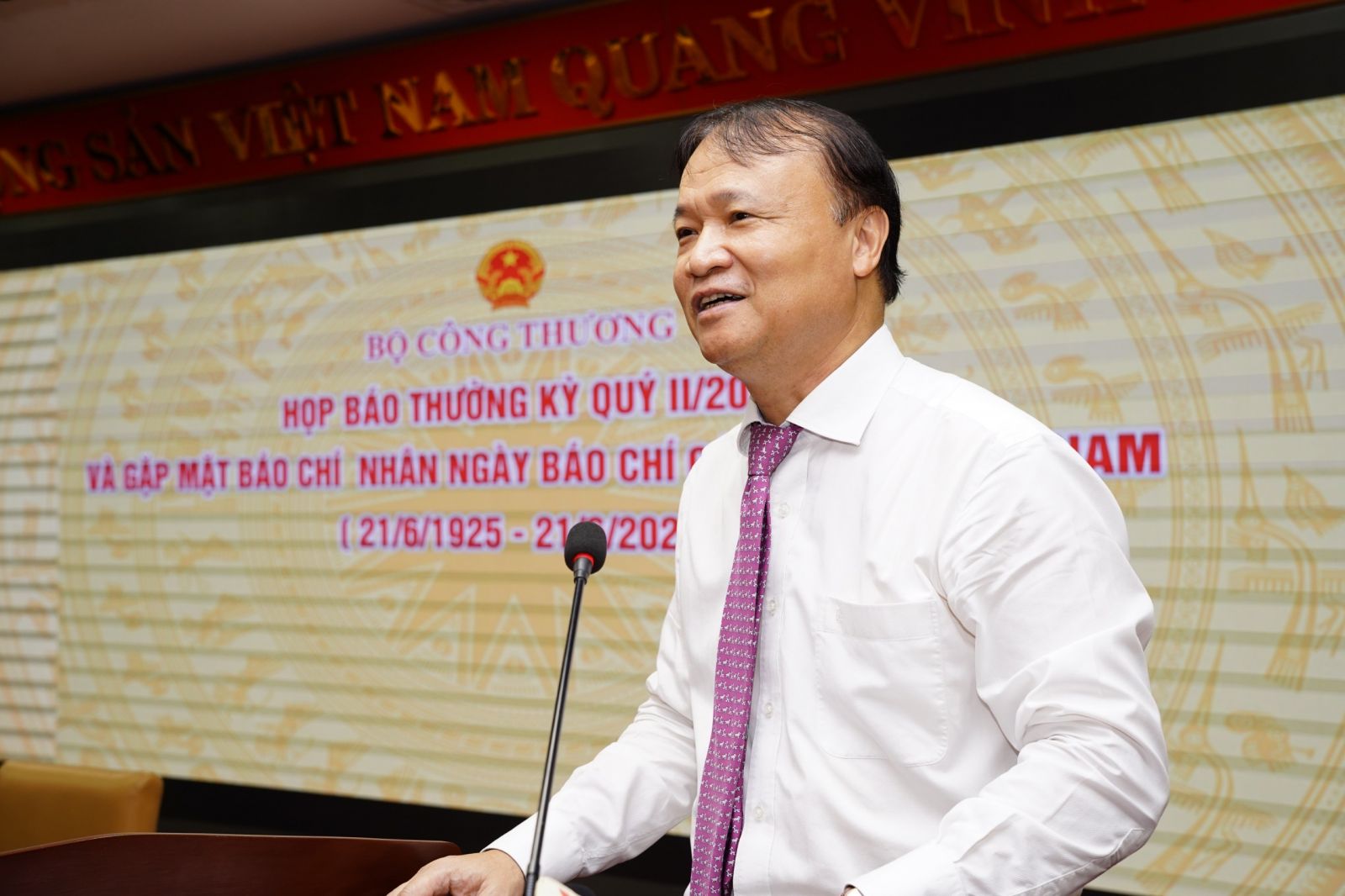 Thứ trưởng Đỗ Thắng Hải trả lời c&amp;acirc;u hỏi của ph&amp;oacute;ng vi&amp;ecirc;n trong cuộc họp b&amp;aacute;o Ch&amp;iacute;nh phủ chiều ng&amp;agrave;y 04/6/2022