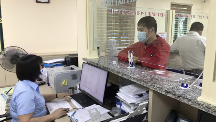 NLĐ đến thực hiện thủ tục h&amp;agrave;nh ch&amp;iacute;nh về  BHXH tại Bộ phận một cửa BHXH tỉnh (Trung t&amp;acirc;m H&amp;agrave;nh ch&amp;iacute;nh c&amp;ocirc;ng tỉnh Ph&amp;uacute; Thọ)