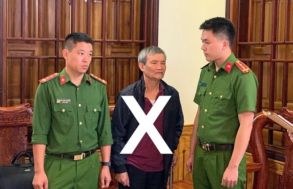 Đối tượng B&amp;ugrave;i Mạnh H&amp;ugrave;ng (giữa)