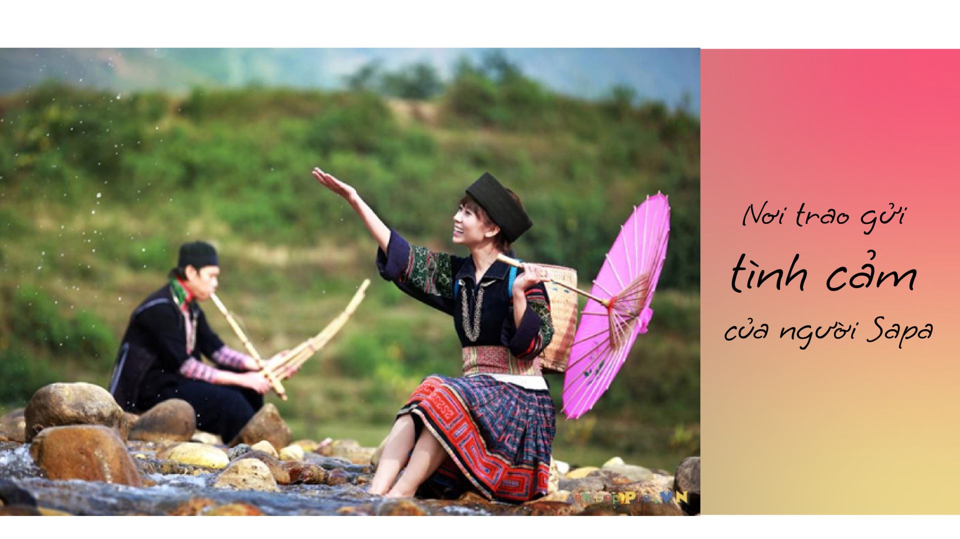 Trước phi&amp;ecirc;n chợ, về đ&amp;ecirc;m Sapa rất vui bởi tiếng reo mừng theo từng  bước ch&amp;acirc;n, từ những ch&amp;ugrave;m lục lạc đồng xinh xắn đ&amp;iacute;nh tr&amp;ecirc;n những  chiếc khăn cho&amp;agrave;ng đầu. Đối tượng của những người phụ nữ tại đ&amp;acirc;y l&amp;agrave;  c&amp;aacute;c ch&amp;agrave;ng trai người Dao trong trang phục &amp;aacute;o Ch&amp;agrave;m, tay đeo đồng hồ  v&amp;agrave; vai kho&amp;aacute;c chiếc đ&amp;agrave;i C&amp;aacute;t &amp;ndash; x&amp;eacute;t. Du kh&amp;aacute;ch rất c&amp;oacute; thể bắt gặp tại một  g&amp;oacute;c nhỏ, dăm bảy ch&amp;agrave;ng trai x&amp;uacute;m quanh một c&amp;ocirc; g&amp;aacute;i, họ đưa những  chiếc m&amp;aacute;y C&amp;aacute;t &amp;ndash; x&amp;eacute;t v&amp;agrave;o gần c&amp;ocirc; g&amp;aacute;i để lắng nghe những kh&amp;uacute;c h&amp;aacute;t tỏ  t&amp;igrave;nh bằng tiếng d&amp;acirc;n tộc. N&amp;eacute;t mặt xấu hổ c&amp;uacute;i đầu, ngại ng&amp;ugrave;ng m&amp;agrave; giấu  mặt v&amp;agrave;o đ&amp;ocirc;i b&amp;agrave;n tay b&amp;uacute;p măng nhỏ nhắn l&amp;agrave;m n&amp;ecirc;n sự dễ thương cho  kh&amp;ocirc;ng chỉ con người m&amp;agrave; c&amp;ograve;n l&amp;agrave; phi&amp;ecirc;n chợ hấp dẫn n&amp;agrave;y.