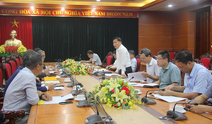 Phó Chủ tịch UBND tỉnh Hòa Bình Đinh Công Sứ phát biểu tại buổi làm việc Phó Chủ tịch UBND tỉnh Hòa Bình Đinh Công Sứ phát biểu tại buổi làm việc
