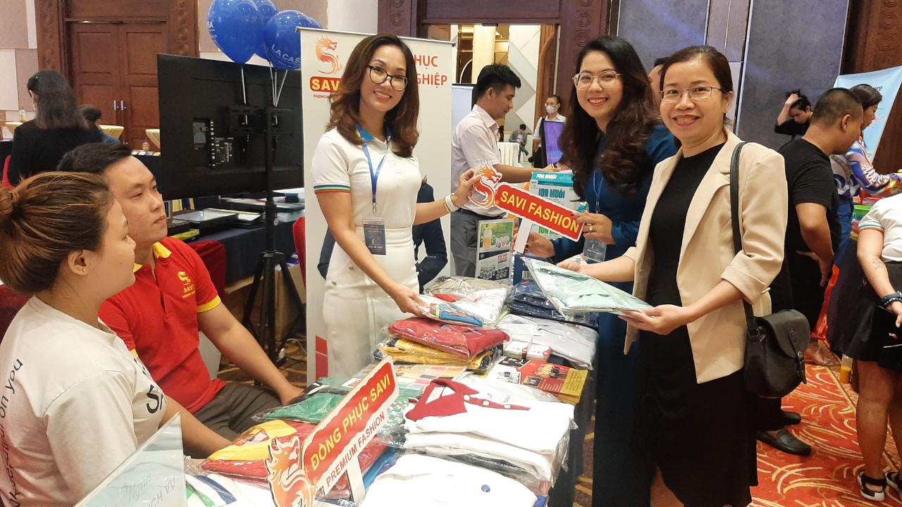 c&amp;aacute;c gian h&amp;agrave;ng tham gia kết nối giao thương giới thiệu sản phẩm