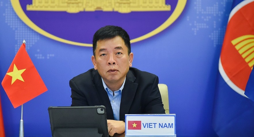 Đại sứ Vũ Hồ - quyền Trưởng SOM ASEAN Việt Nam, ph&amp;aacute;t biểu tại đối thoại. Ảnh: Thế giới v&amp;agrave; Việt Nam