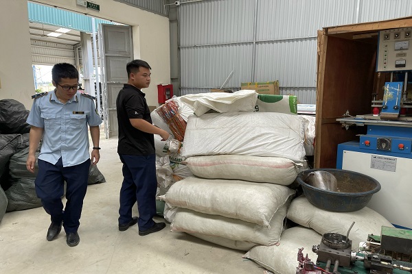Ph&amp;aacute;t hiện số lượng hương nhang mang nh&amp;atilde;n hiệu Hương Thu Hiền