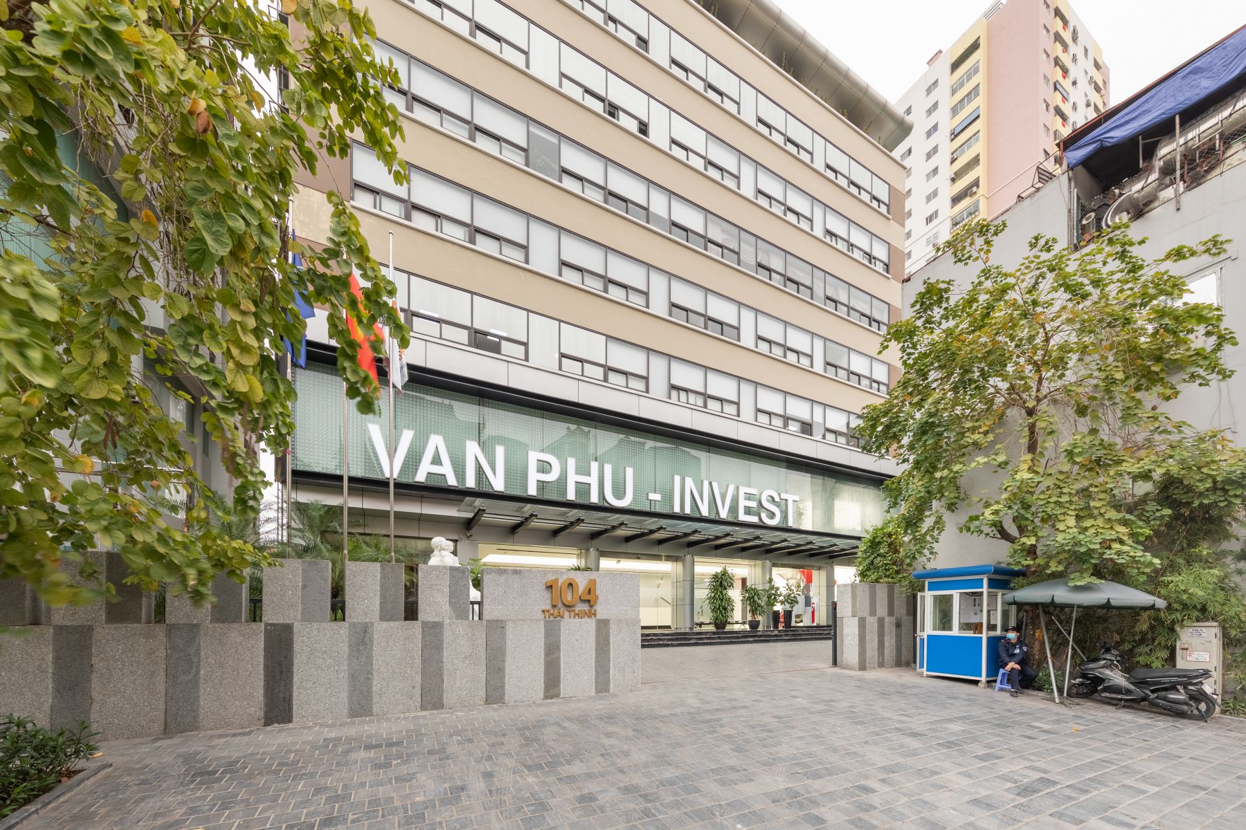 Văn Ph&amp;uacute; &amp;ndash; Invest