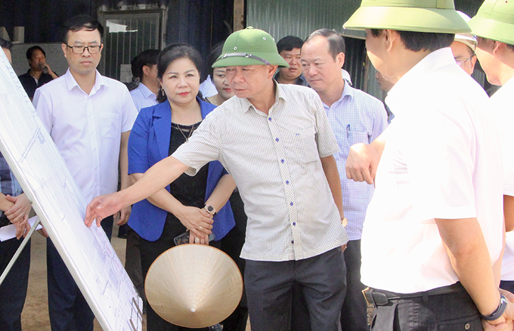 Trưởng Ban Kinh tế - Ng&amp;acirc;n s&amp;aacute;ch HĐND tỉnh Ph&amp;uacute; Thọ- Đinh C&amp;ocirc;ng Thực kiểm tra thực tế tại Cụm c&amp;ocirc;ng nghiệp thị trấn S&amp;ocirc;ng Thao