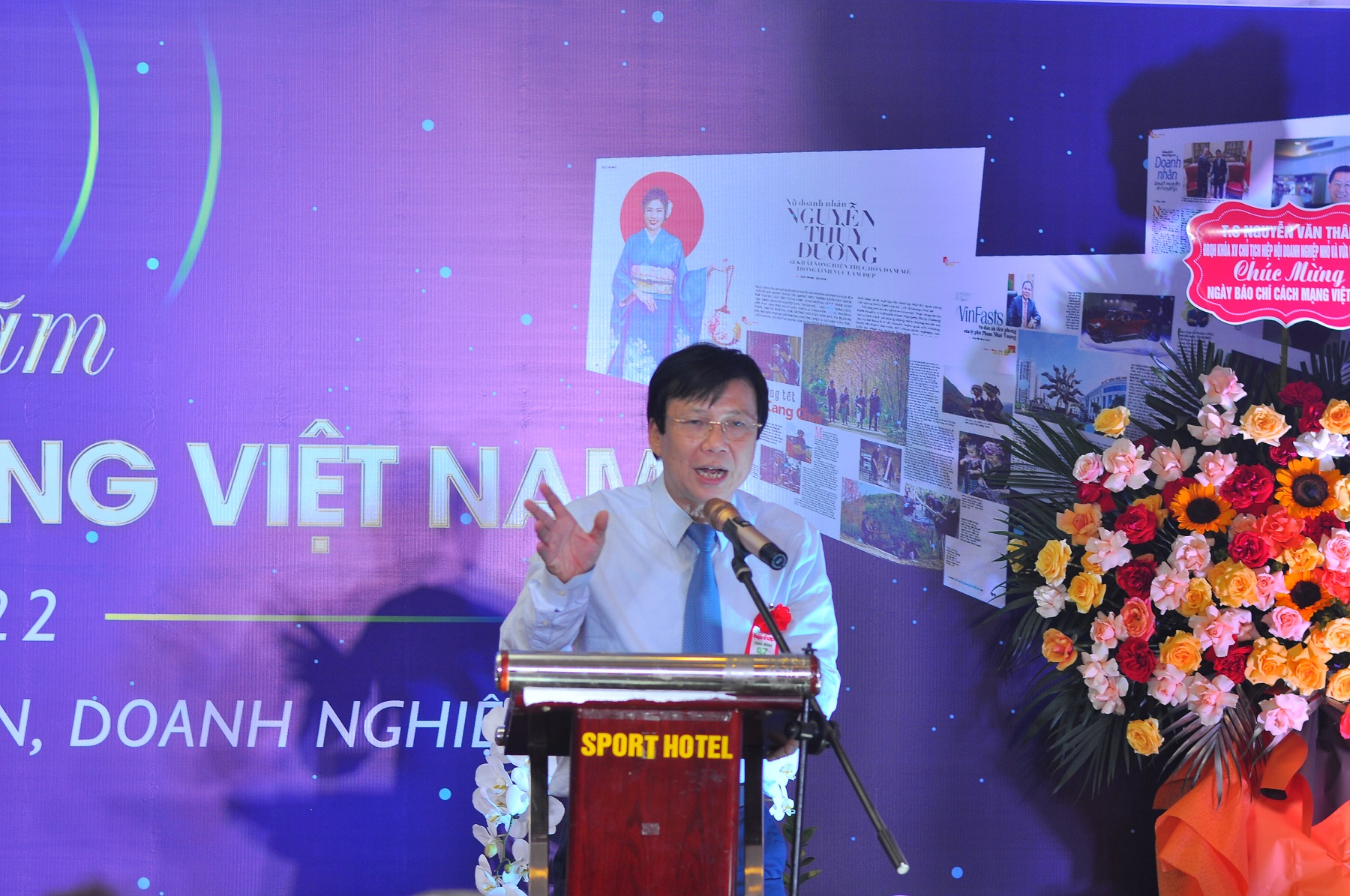 Nguy&amp;ecirc;n Ph&amp;oacute; Chủ tịch Hội Nh&amp;agrave; b&amp;aacute;o Việt Nam - Hồ Quang Lợi chia sẻ c&amp;ugrave;ng Tạp chỉ Doanh nghiệp &amp;amp; Hội nhập tại Lễ kỷ niệm